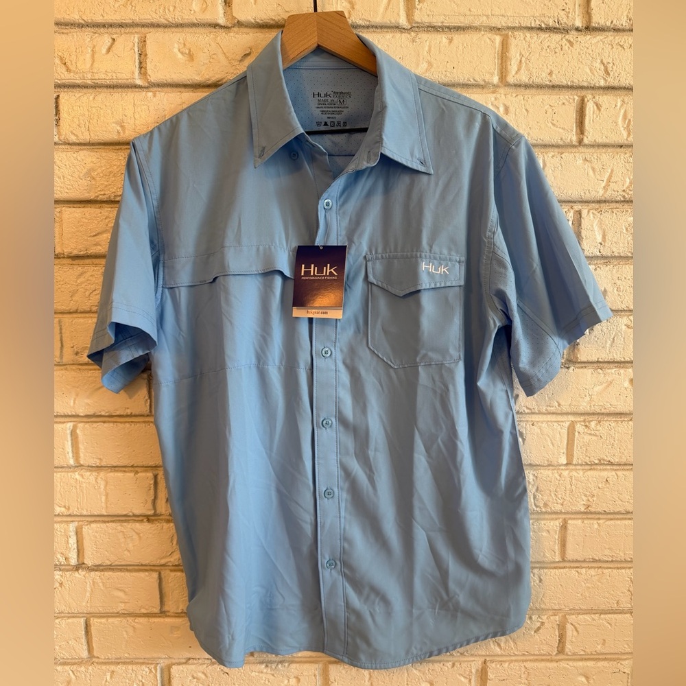 Huk Performance Fishing Button Down Shirt NWT Light Blue Short Sleeve Size M